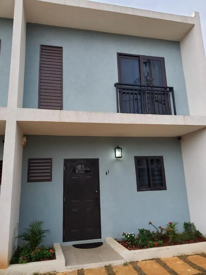 Tropical Rose Getaway Villa Discovery Bay