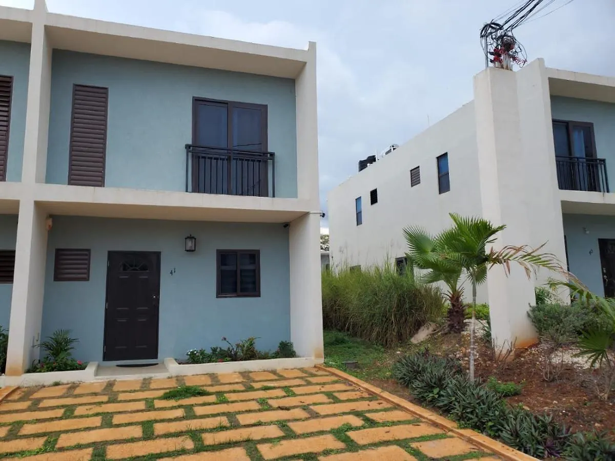 Tropical Rose Getaway Villa Discovery Bay