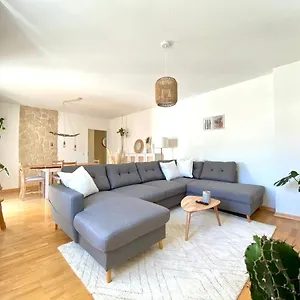 Butler Boho Boutique Netflix Apartment Fussen
